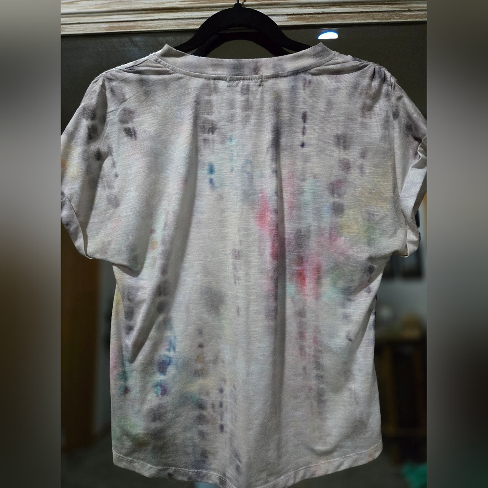 Democracy Tie-Dye V-Neck Women Top Size Small - Picture 3 of 4